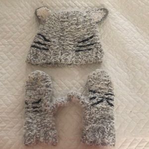 Chunky knit kitty cat girls hat and mitten set